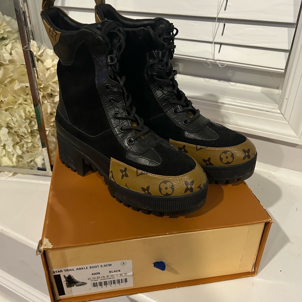 LV Design Boots. Have not been authenticated.